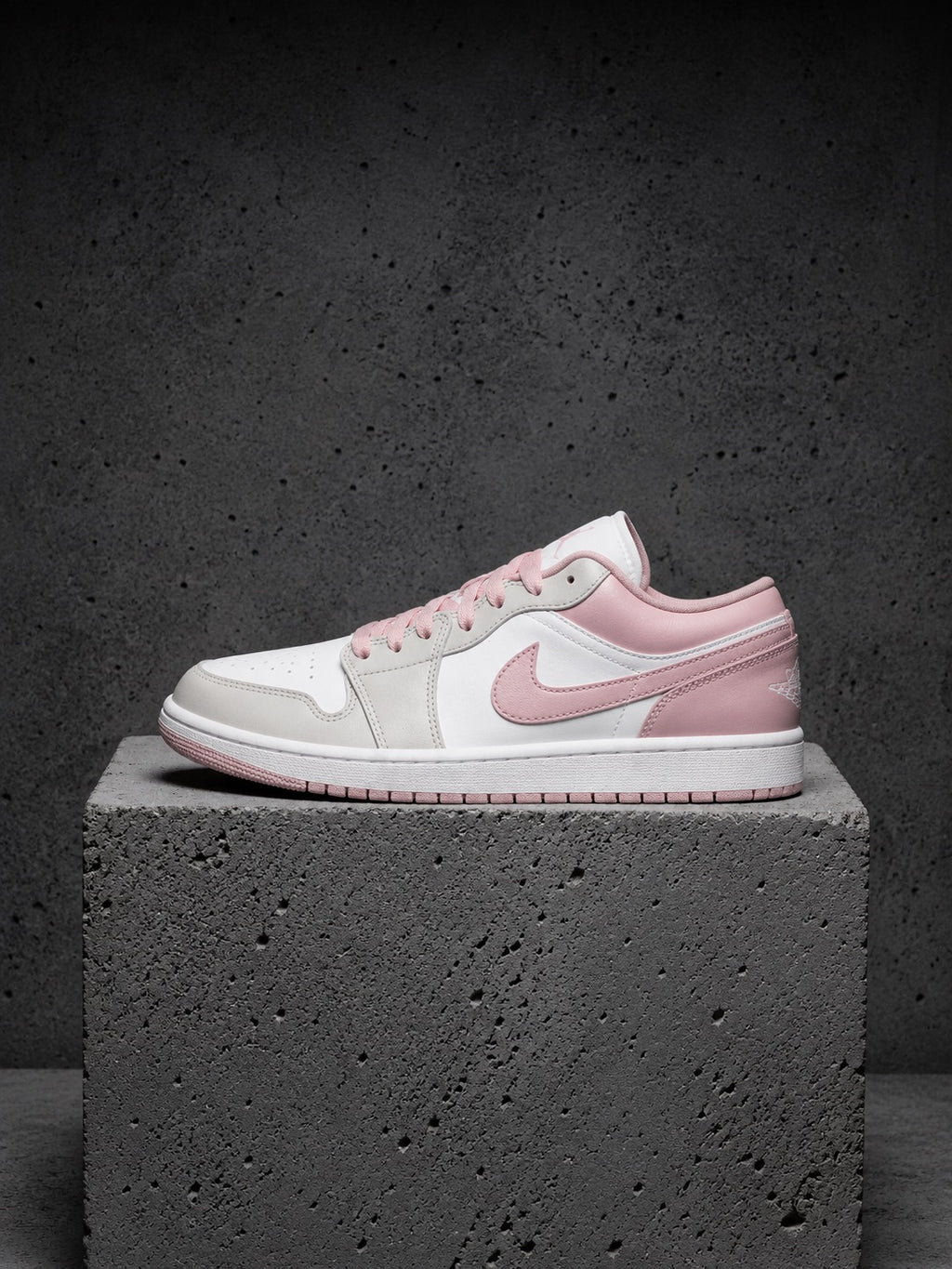 Jordan 1 Low (W) “particle rose”