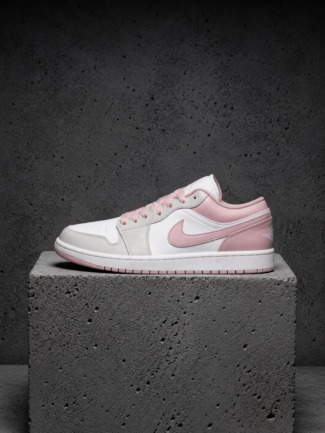Jordan 1 Low (W) “particle rose”