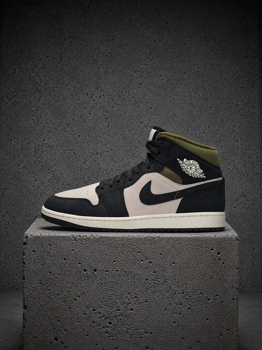 AIR JORDAN 1 MID SE Off Noir “Médium Olive”