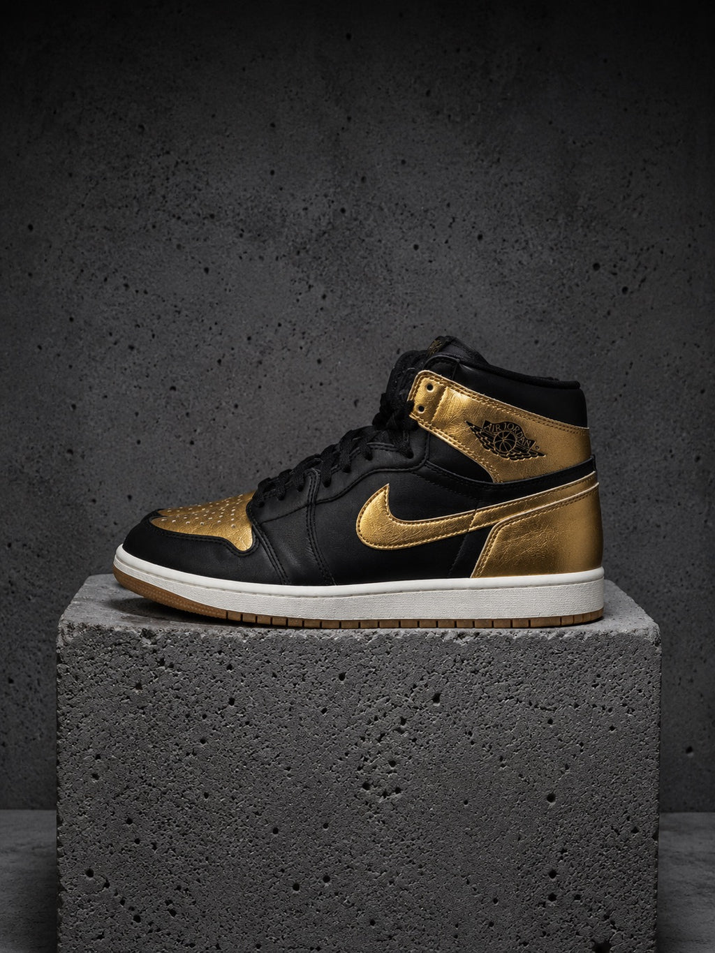 Jordan 1 High OG “Metallic Gold”