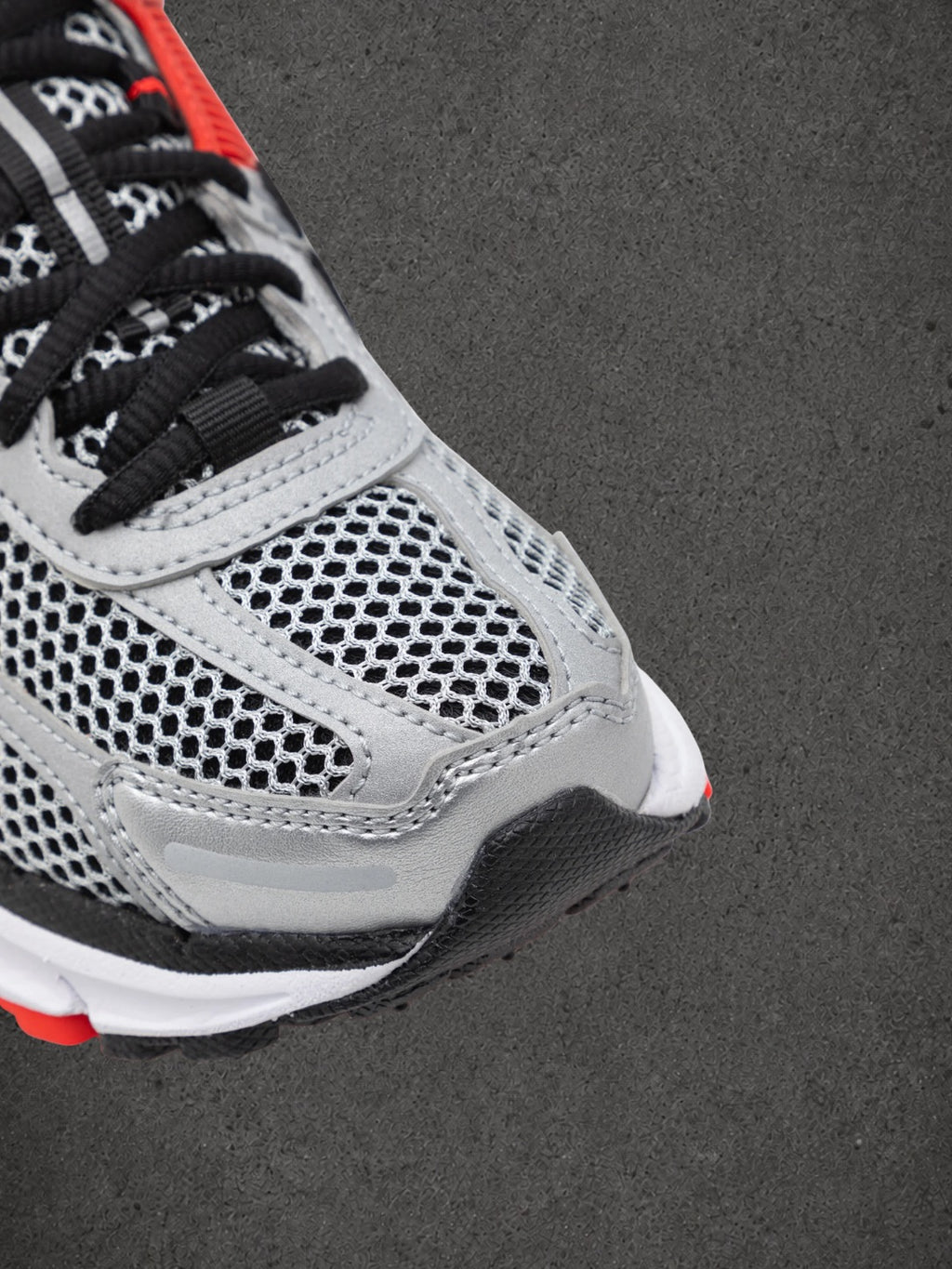 Nike zoom Vomero 5 “Brighton Crimson Metallic silver”