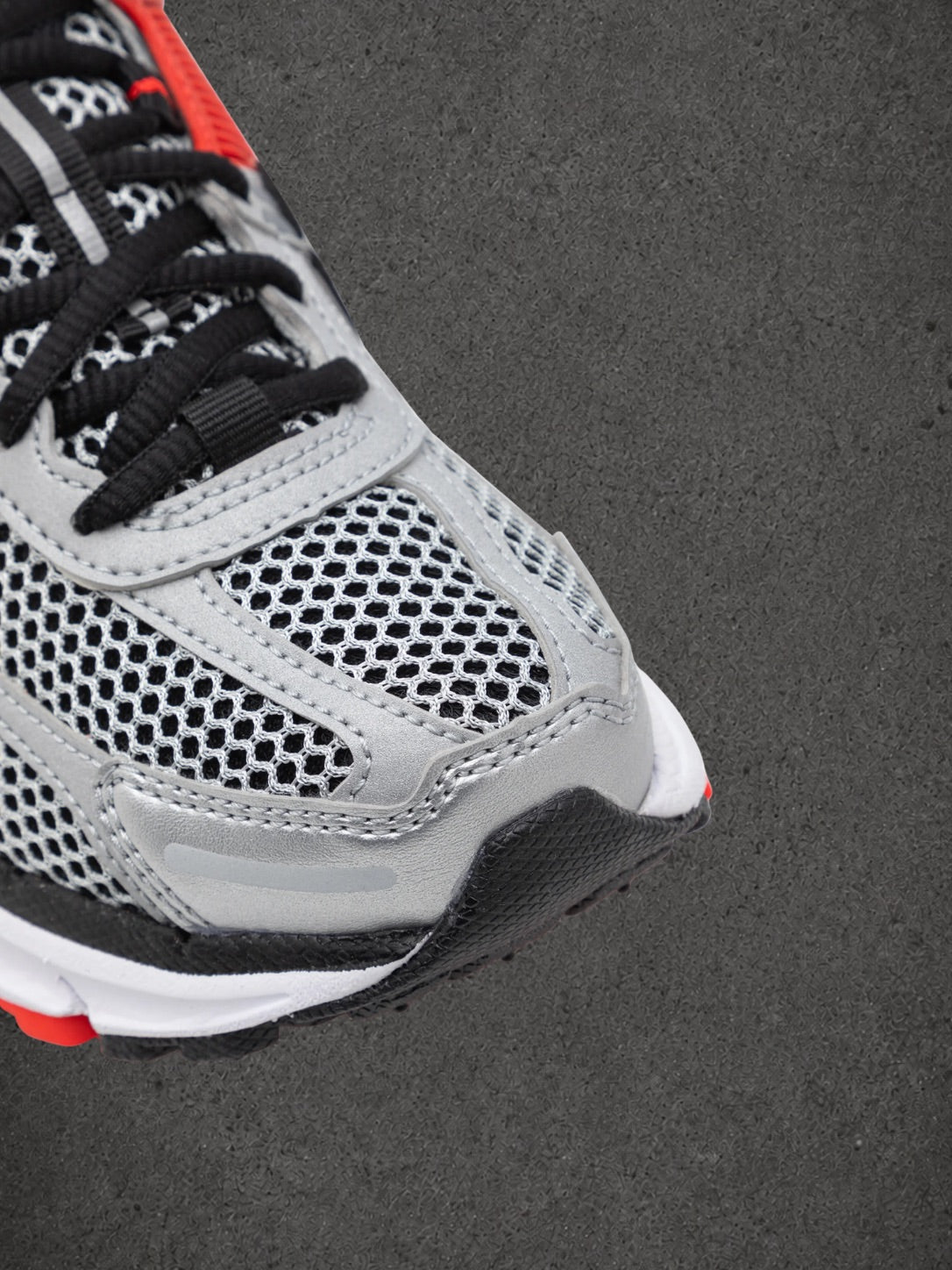Nike zoom Vomero 5 “Brighton Crimson Metallic silver”